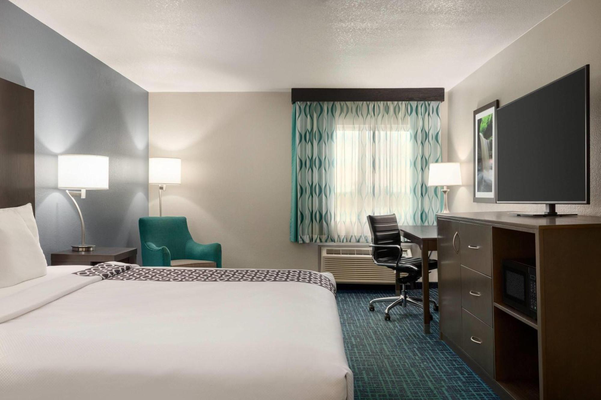 La Quinta Inn & Suites By Wyndham Peru Starved Rock St Park Exterior foto