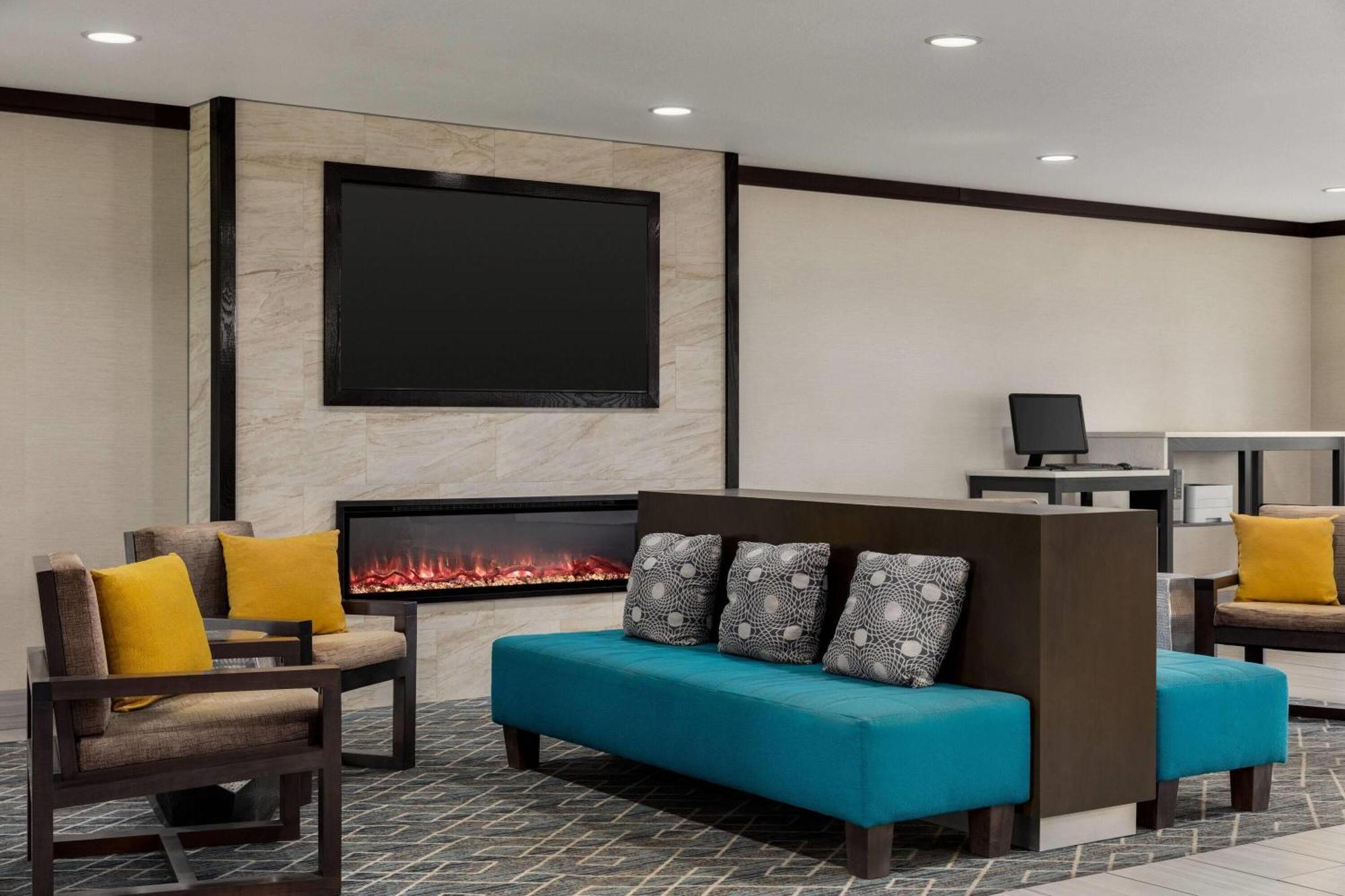 La Quinta Inn & Suites By Wyndham Peru Starved Rock St Park Exterior foto
